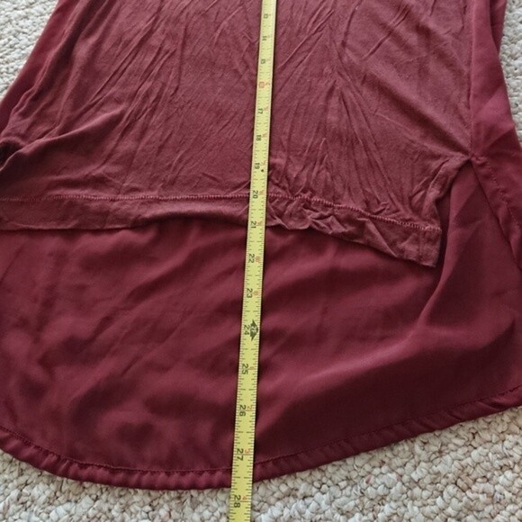H&M Sleeveless High-Low Top with Front Pocket - wine color size 6 - Picture 3 of 9